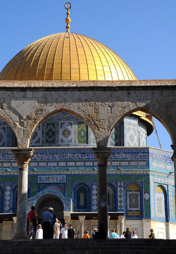 LA CITTA SANTA DI GERUSALEMME fotografie di Giulio Azzarello ©2104. LA CITTA SANTA DI GERUSALEMME fotografie di Giulio Azzarello ©2104.