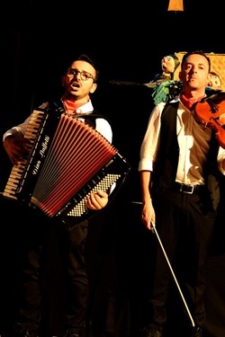 SERENATA fotografie di Giulio Azzarello ©2020. SERENATA fotografie di Giulio Azzarello ©2020.