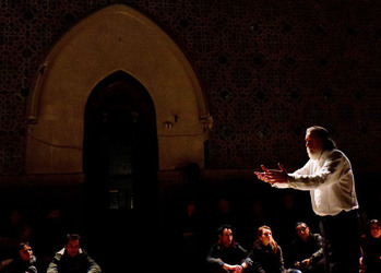 Mimmo Cuticchio in un suo spettacolo. Fotografie di Giulio Azzarello &copy;2017.