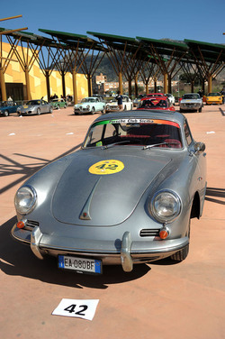 AUTO CLASSICHE ovvero la loro modernit&agrave; in mostra con tanti modelli del passato. Fotografie di Giulio Azzarello &copy;2014.