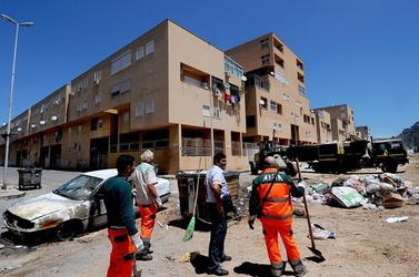 IL QUARTIERE ZEN di Palermo. Fotografie di Giulio Azzarello ©2014. IL QUARTIERE ZEN di Palermo. Fotografie di Giulio Azzarello ©2014.