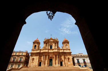 IL BAROCCO DI NOTO in Sicilia panoramiche e particolari. Fotografie di Giulio Azzarello &copy;2014.