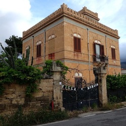 CAMMINANDO. Fotografie di Giulio Azzarello &copy;2024.