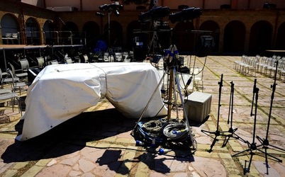 BACKSTAGE fotografie di Giulio Azzarello ©2020.