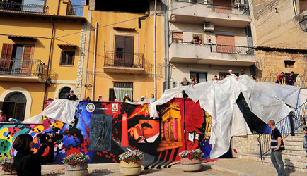 IL MURO DELL ANTIMAFIA e della legalit&agrave; a Partinico in Sicilia. Fotografie di Giulio Azzarello &copy;2014.