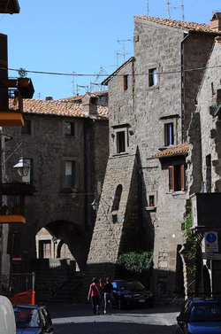 VITERBO e il suo centro storico. Fotografie di Giulio Azzarello &copy;2014.