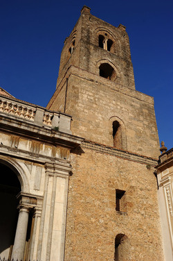 MONREALE in Sicilia con il suo Duomo e il Chiostro panoramiche e particolari. Fotografie di Giulio Azzarello &copy;2014.