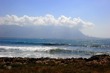 PAESAGGIO SICILIANO di MARE. Fotografia di Giulio Azzarello &copy;2018.