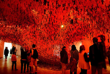 BIENNALE di VENEZIA padiglione giapponese. Foto di Giulio Azzarello &copy;2015 2016. Opera di Chiharu Shiota The KEY in the HAND .