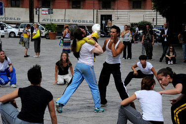 DANZE URBANE contemporanee per le vie di Palermo. Fotografie di Giulio Azzarello &copy;2014.