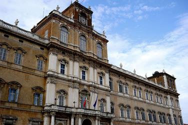 MODENA centro storico. Fotografie di Giulio Azzarello ©2016. MODENA centro storico. Fotografie di Giulio Azzarello ©2016.
