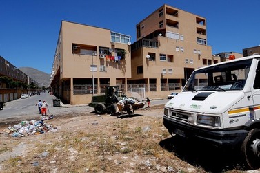 IL QUARTIERE ZEN di Palermo. Fotografie di Giulio Azzarello ©2014. IL QUARTIERE ZEN di Palermo. Fotografie di Giulio Azzarello ©2014.