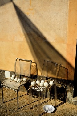SARA CUTICCHIO e il suo laboratorio per i bambini. Fotografie di Giulio Azzarello &copy;2020.