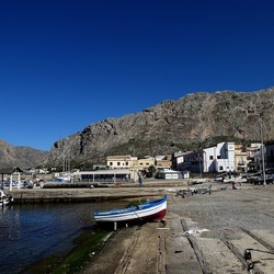 ISOLA. Fotografie di Giulio Azzarello &copy;2024.