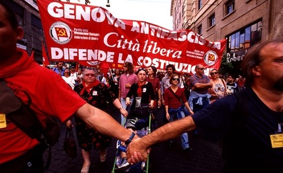 MANIFESTAZIONE fotografie di Giulio Azzarello ©2001 2022. MANIFESTAZIONE fotografie di Giulio Azzarello ©2001 2022.
