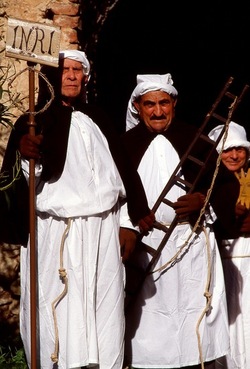 LA CERCA processione religiosa. Fotografie di Giulio Azzarello &copy;1996 2021.