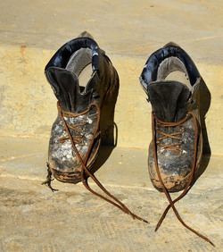 SCARPE di persone povere. Fotografie di Giulio Azzarello &copy;2016.