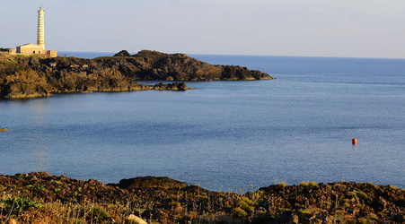 ISOLA DI USTICA la costa. Fotografie di Giulio Azzarello &copy;2016.