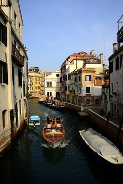 VENEZIA fotografie di Giulio Azzarello ©2022.