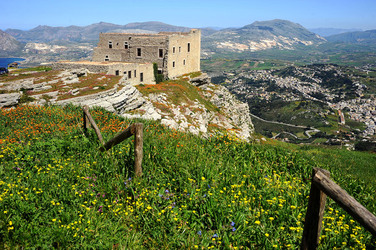 ERICE e il suo QUARTIERE SPAGNOLO.Fotografie di Giulio Azzarello &copy;2014.