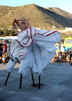TRAMPOLIERI A LINOSA in Sicilia tutti i momenti dello spettacolo. Fotografie di Giulio Azzarello &copy;2014.