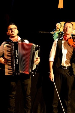 SERENATA fotografie di Giulio Azzarello ©2020. SERENATA fotografie di Giulio Azzarello ©2020.