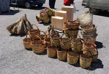 CESTO tipico tradizionale siciliano impagliato. Fotografie di Giulio Azzarello &copy;2014.