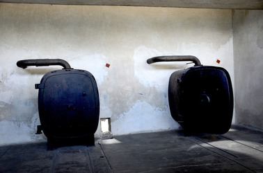 AUSCHWITZ BIRKENAU il percorso della memoria e i documenti. Fotografie di Giulio Azzarello &copy;2016.