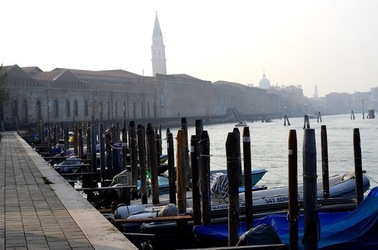 VENEZIA fotografie di Giulio Azzarello ©2020. VENEZIA fotografie di Giulio Azzarello ©2020.