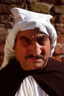 LA CERCA processione religiosa. Fotografie di Giulio Azzarello &copy;1996 2021.