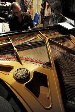 GIACOMO CUTICCHIO e il suo ensemble musicale. Fotografie di Giulio Azzarello &copy;2014.