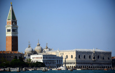 LUNGOMARE di VENEZIA. Fotografie di Giulio Azzarello &copy;2016.