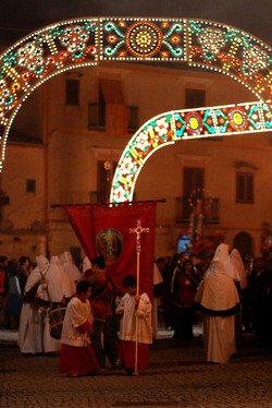 PROCESSIONE RELIGIOSA in Sicilia. Fotografie di Giulio Azzarello &copy;2014.