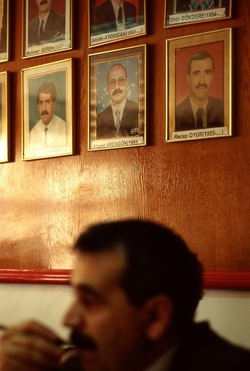 NEWROZ marzo 2001. Curdistan turco. Fotografie di Giulio Azzarello ©2001 2022. NEWROZ marzo 2001. Curdistan turco. Fotografie di Giulio Azzarello ©2001 2022.