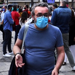 TEATRANTI che manifestano. Fotografie di Giulio Azzarello ©2020. TEATRANTI che manifestano. Fotografie di Giulio Azzarello ©2020.