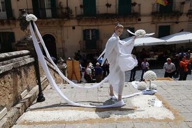 INFIORATA DI NOTO barocca in Sicilia. Fotografie di Giulio Azzarello ©2014. INFIORATA DI NOTO barocca in Sicilia. Fotografie di Giulio Azzarello ©2014.