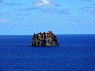 STROMBOLI fotografie di Giulio Azzarello ©2020. STROMBOLI fotografie di Giulio Azzarello ©2020.