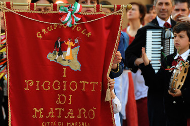 GRUPPO FOLK SICILIANO a Marsala. Fotografie di Giulio Azzarello &copy;2014.