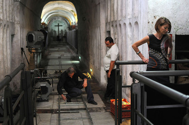 Le CATACOMBE di Palermo documentario film. Fotografie di scena e set di Giulio Azzarello &copy;2014.