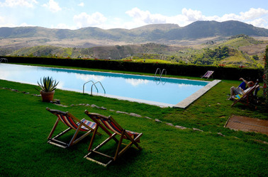 VENDEMMIA di AUTUNNO a S.Cristina Gela in Sicilia. Fotografie di Giulio Azzarello &copy;2016.