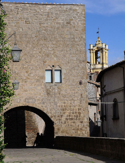 VITERBO e il suo centro storico. Fotografie di Giulio Azzarello &copy;2014.