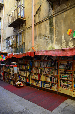 PALERMO centro storico. Fotografie di Giulio Azzarello ©2016. PALERMO centro storico. Fotografie di Giulio Azzarello ©2016.