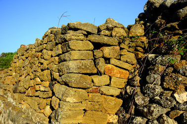 ISOLA DI USTICA pietre. Fotografie di Giulio Azzarello &copy;2016.