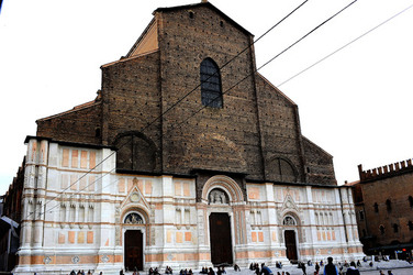 BOLOGNA centro storico. Fotografie di Giulio Azzarello ©2016. BOLOGNA centro storico. Fotografie di Giulio Azzarello ©2016.