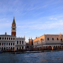 VENEZIA fotografie di Giulio Azzarello &copy;2022.