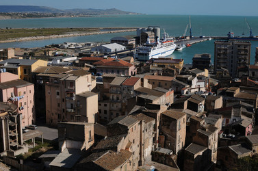 PORTO EMPEDOCLE in Sicilia. Fotografie di Giulio Azzarello &copy;2014.