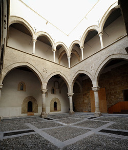 LOGGIATO arabo normanno allo Steri di Palermo. Fotografie di Giulio Azzarello &copy;2014.