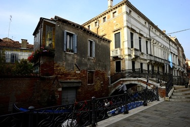 VENEZIA fotografie di Giulio Azzarello ©2022.