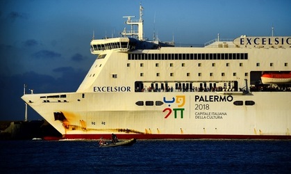 LA COSTA e il PORTO di PALERMO fotografie di Giulio Azzarello &copy;2018.