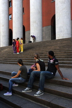 DANZE URBANE contemporanee per le vie di Palermo. Fotografie di Giulio Azzarello &copy;2014.